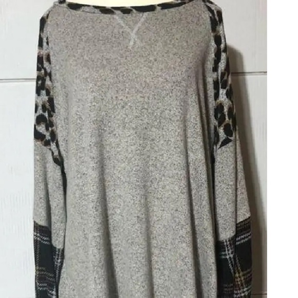 Maurices Medium 24/7 Grey Leopard and Plaid Long Sleeve Shirt - Picture 5 of 10